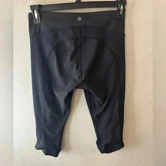 Lululemon Run Crop Black Leggings sz 8 - Picture 1 of 5
